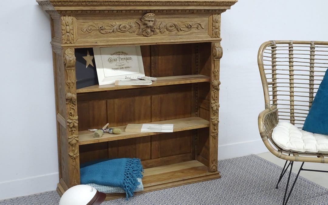 Transformation d’un haut de meuble Henri II en bibliothèque au sol