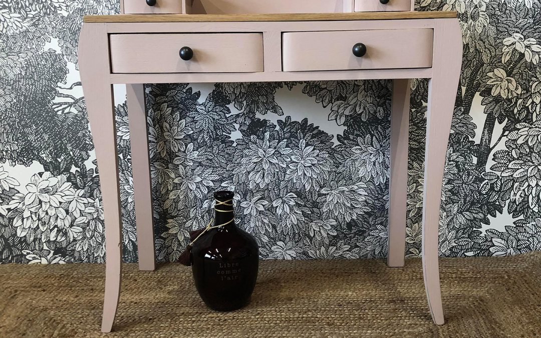 Rosie – Coiffeuse poudrée